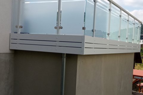 G176-Glas-Aluminium-Balkone-Balkongelaender-Rieb-Balkone-Wartungsfrei-Gelaender-Nie-mehr-Streichen