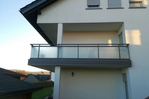 G191-Glas-Aluminium-Balkone-Balkongelaender-Rieb-Balkone-Wartungsfrei-Gelaender-Nie-mehr-Streichen