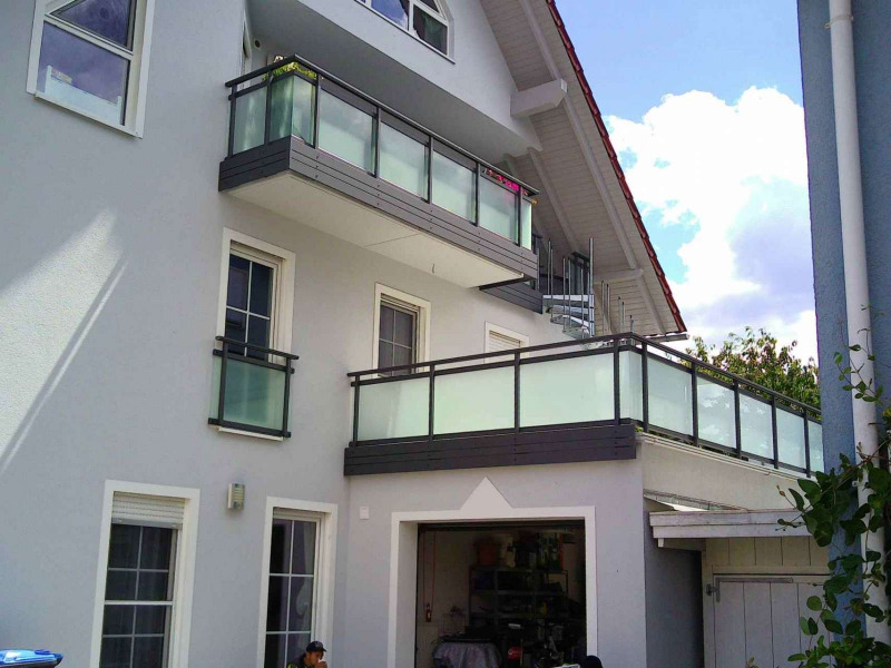 G192-Glas-Aluminium-Balkone-Balkongelaender-Rieb-Balkone-Wartungsfrei-Gelaender-Nie-mehr-Streichen