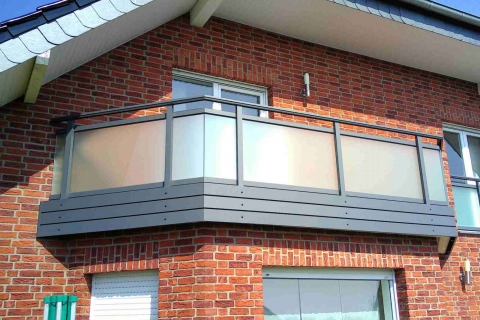G197-Glas-Aluminium-Balkone-Balkongelaender-Rieb-Balkone-Wartungsfrei-Gelaender-Nie-mehr-Streichen