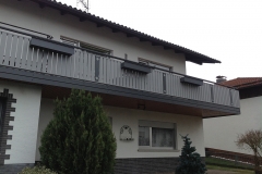 R032-Berlin-Rieb-Balkone-Geländer-Aluminium-Wartungsfrei-Balkongeländer-Renovierung-Witterungsbeständig