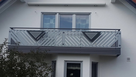 R089-Franken-Rieb-Balkone-Geländer-Aluminium-Wartungsfrei-Balkongeländer-Renovierung-Witterungsbeständig