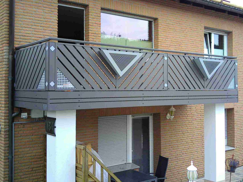 D007-Diagonal-Aluminium-Balkone-Balkongelaender-Rieb-Balkone-Wartungsfrei-Gelaender-Nie-mehr-Streichen