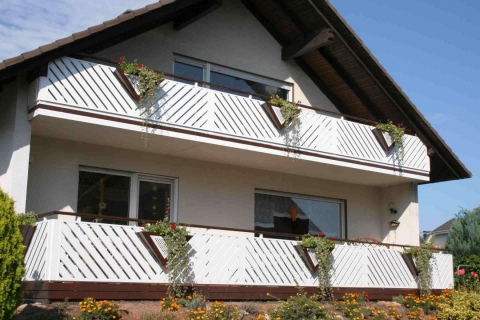 D080-Diagonal-Aluminium-Balkone-Balkongelaender-Rieb-Balkone-Wartungsfrei-Gelaender-Nie-mehr-Streichen