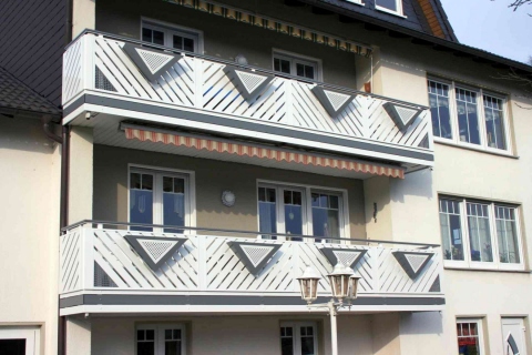 D083-Diagonal-Aluminium-Balkone-Balkongelaender-Rieb-Balkone-Wartungsfrei-Gelaender-Nie-mehr-Streichen