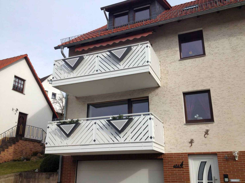 D193-Diagonal-Aluminium-Balkone-Balkongelaender-Rieb-Balkone-Wartungsfrei-Gelaender-Nie-mehr-Streichen