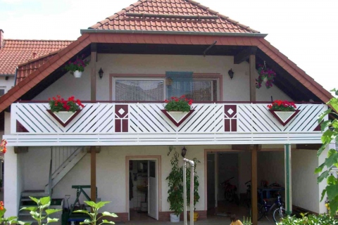 D001-Diagonal-Aluminium-Balkone-Balkongelaender-Rieb-Balkone-Wartungsfrei-Gelaender-Nie-mehr-Streichen