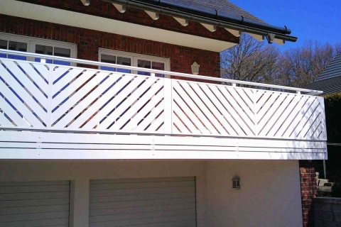 D006-Diagonal-Aluminium-Balkone-Balkongelaender-Rieb-Balkone-Wartungsfrei-Gelaender-Nie-mehr-Streichen