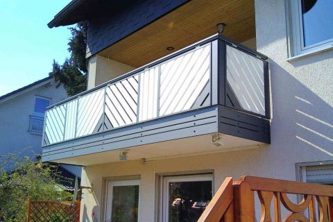 D008-Diagonal-Aluminium-Balkone-Balkongelaender-Rieb-Balkone-Wartungsfrei-Gelaender-Nie-mehr-Streichen
