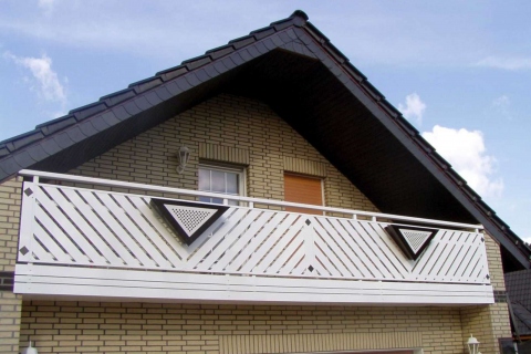 D017-Diagonal-Aluminium-Balkone-Balkongelaender-Rieb-Balkone-Wartungsfrei-Gelaender-Nie-mehr-Streichen