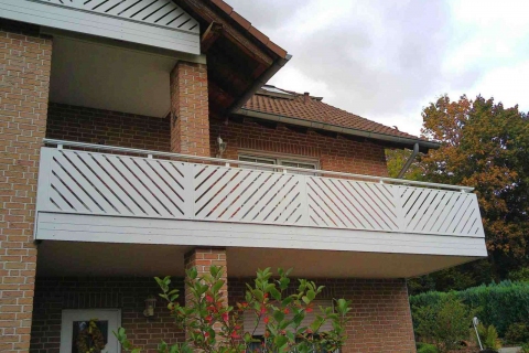 D018-Diagonal-Aluminium-Balkone-Balkongelaender-Rieb-Balkone-Wartungsfrei-Gelaender-Nie-mehr-Streichen