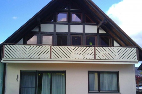 D019-Diagonal-Aluminium-Balkone-Balkongelaender-Rieb-Balkone-Wartungsfrei-Gelaender-Nie-mehr-Streichen