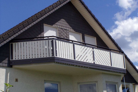 D022-Diagonal-Aluminium-Balkone-Balkongelaender-Rieb-Balkone-Wartungsfrei-Gelaender-Nie-mehr-Streichen