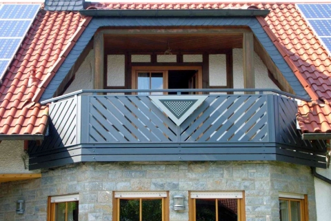 D028-Diagonal-Aluminium-Balkone-Balkongelaender-Rieb-Balkone-Wartungsfrei-Gelaender-Nie-mehr-Streichen