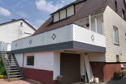 D036-Diagonal-Aluminium-Balkone-Balkongelaender-Rieb-Balkone-Wartungsfrei-Gelaender-Nie-mehr-Streichen