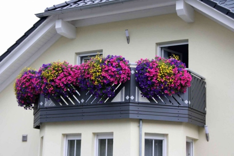 D042-Diagonal-Aluminium-Balkone-Balkongelaender-Rieb-Balkone-Wartungsfrei-Gelaender-Nie-mehr-Streichen