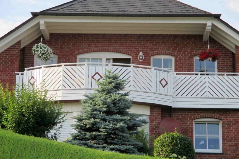 D043-Diagonal-Aluminium-Balkone-Balkongelaender-Rieb-Balkone-Wartungsfrei-Gelaender-Nie-mehr-Streichen