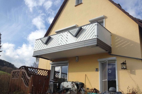 D047-Diagonal-Aluminium-Balkone-Balkongelaender-Rieb-Balkone-Wartungsfrei-Gelaender-Nie-mehr-Streichen