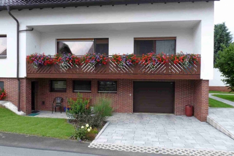 D048-Diagonal-Aluminium-Balkone-Balkongelaender-Rieb-Balkone-Wartungsfrei-Gelaender-Nie-mehr-Streichen