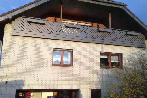 D052-Diagonal-Aluminium-Balkone-Balkongelaender-Rieb-Balkone-Wartungsfrei-Gelaender-Nie-mehr-Streichen