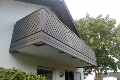 D054-Diagonal-Aluminium-Balkone-Balkongelaender-Rieb-Balkone-Wartungsfrei-Gelaender-Nie-mehr-Streichen