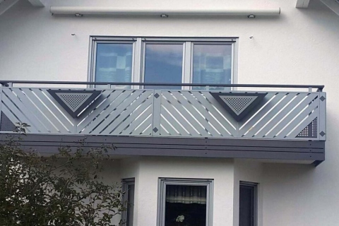 D057-Diagonal-Aluminium-Balkone-Balkongelaender-Rieb-Balkone-Wartungsfrei-Gelaender-Nie-mehr-Streichen