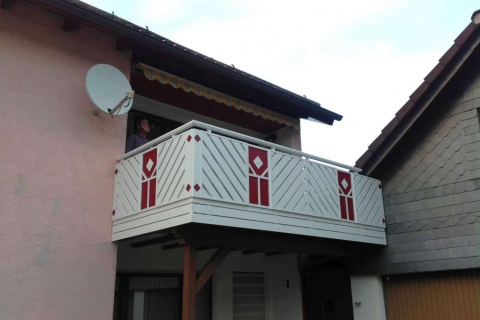 D060-Diagonal-Aluminium-Balkone-Balkongelaender-Rieb-Balkone-Wartungsfrei-Gelaender-Nie-mehr-Streichen