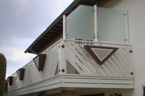 D064-Diagonal-Aluminium-Balkone-Balkongelaender-Rieb-Balkone-Wartungsfrei-Gelaender-Nie-mehr-Streichen