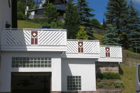 D067-Diagonal-Aluminium-Balkone-Balkongelaender-Rieb-Balkone-Wartungsfrei-Gelaender-Nie-mehr-Streichen