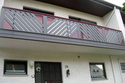 D068-Diagonal-Aluminium-Balkone-Balkongelaender-Rieb-Balkone-Wartungsfrei-Gelaender-Nie-mehr-Streichen