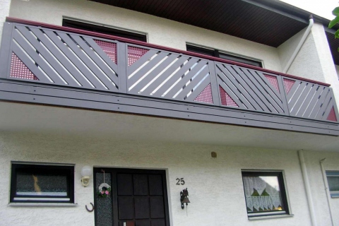 D088-Diagonal-Aluminium-Balkone-Balkongelaender-Rieb-Balkone-Wartungsfrei-Gelaender-Nie-mehr-Streichen