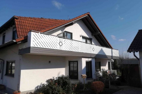 D094-Diagonal-Aluminium-Balkone-Balkongelaender-Rieb-Balkone-Wartungsfrei-Gelaender-Nie-mehr-Streichen