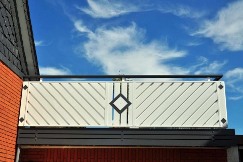 D102-Diagonal-Aluminium-Balkone-Balkongelaender-Rieb-Balkone-Wartungsfrei-Gelaender-Nie-mehr-Streichen