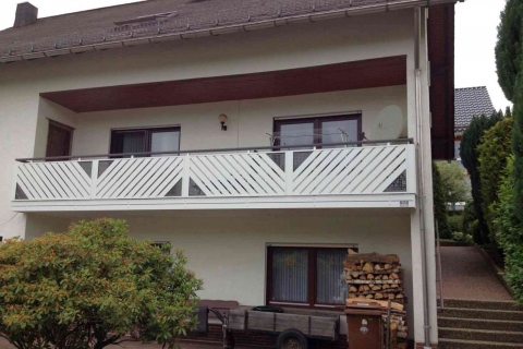 D105-Diagonal-Aluminium-Balkone-Balkongelaender-Rieb-Balkone-Wartungsfrei-Gelaender-Nie-mehr-Streichen