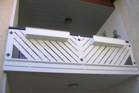 D107-Diagonal-Aluminium-Balkone-Balkongelaender-Rieb-Balkone-Wartungsfrei-Gelaender-Nie-mehr-Streichen