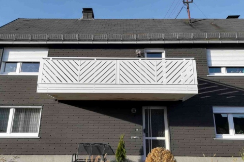 D108-Diagonal-Aluminium-Balkone-Balkongelaender-Rieb-Balkone-Wartungsfrei-Gelaender-Nie-mehr-Streichen