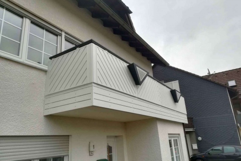 D110-Diagonal-Aluminium-Balkone-Balkongelaender-Rieb-Balkone-Wartungsfrei-Gelaender-Nie-mehr-Streichen