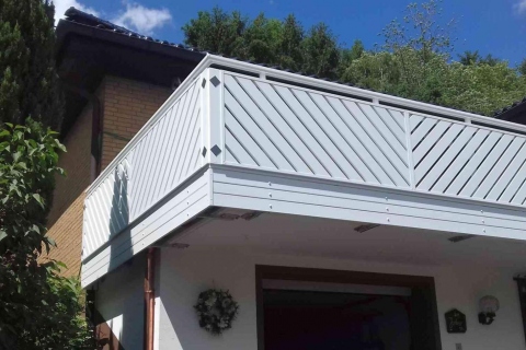 D182-Diagonal-Aluminium-Balkone-Balkongelaender-Rieb-Balkone-Wartungsfrei-Gelaender-Nie-mehr-Streichen