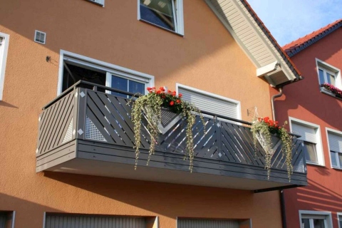 D185-Diagonal-Aluminium-Balkone-Balkongelaender-Rieb-Balkone-Wartungsfrei-Gelaender-Nie-mehr-Streichen