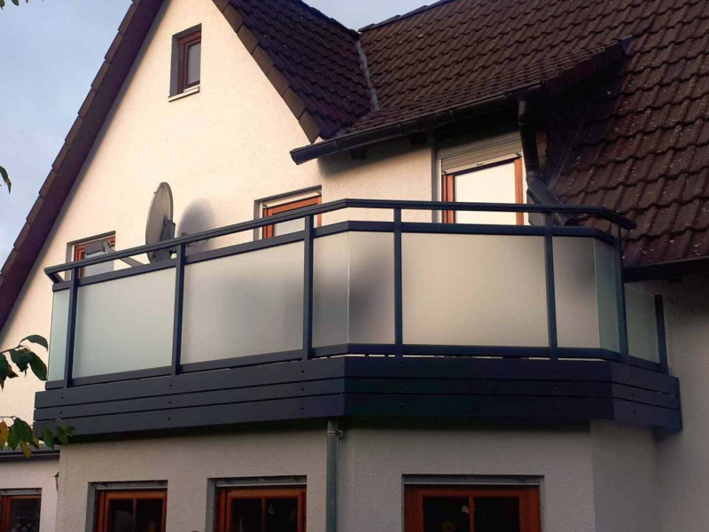 G006-Glas-Aluminium-Balkone-Balkongelaender-Rieb-Balkone-Wartungsfrei-Gelaender-Nie-mehr-Streichen