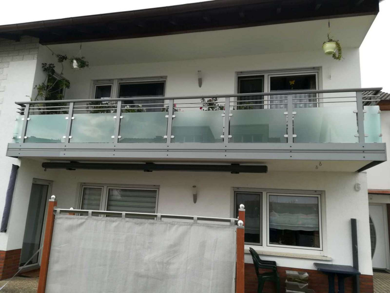 G010-Glas-Aluminium-Balkone-Balkongelaender-Rieb-Balkone-Wartungsfrei-Gelaender-Nie-mehr-Streichen