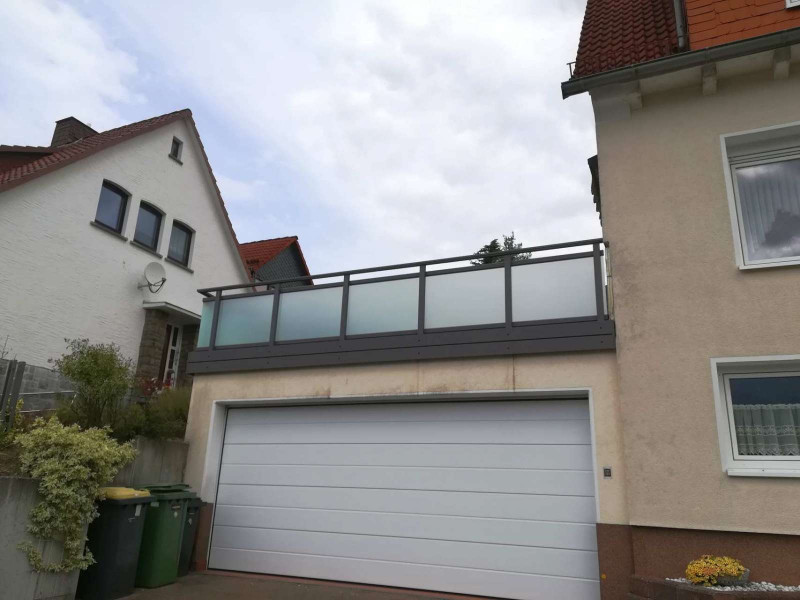 G040-Glas-Aluminium-Balkone-Balkongelaender-Rieb-Balkone-Wartungsfrei-Gelaender-Nie-mehr-Streichen