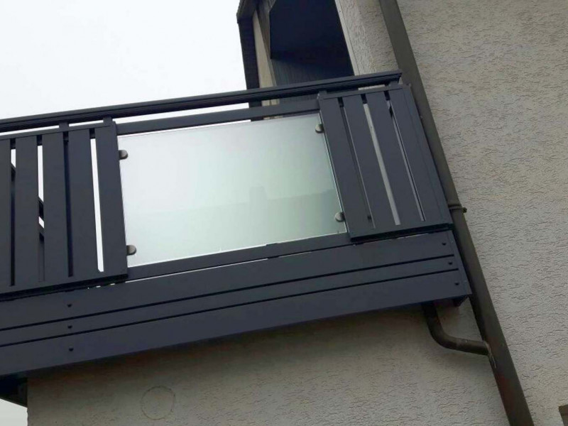 G043-Glas-Aluminium-Balkone-Balkongelaender-Rieb-Balkone-Wartungsfrei-Gelaender-Nie-mehr-Streichen