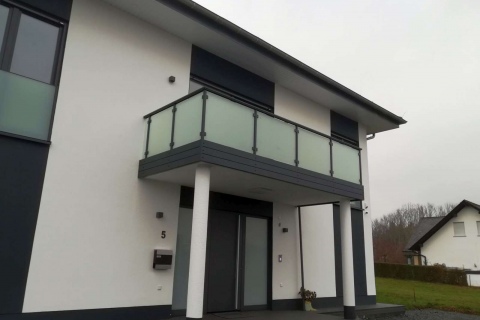 G002-Glas-Aluminium-Balkone-Balkongelaender-Rieb-Balkone-Wartungsfrei-Gelaender-Nie-mehr-Streichen