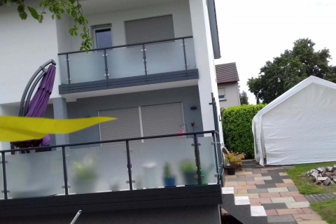G003-Glas-Aluminium-Balkone-Balkongelaender-Rieb-Balkone-Wartungsfrei-Gelaender-Nie-mehr-Streichen