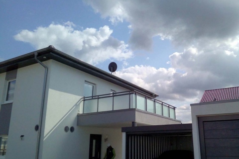 G004-Glas-Aluminium-Balkone-Balkongelaender-Rieb-Balkone-Wartungsfrei-Gelaender-Nie-mehr-Streichen