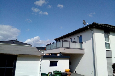 G005-Glas-Aluminium-Balkone-Balkongelaender-Rieb-Balkone-Wartungsfrei-Gelaender-Nie-mehr-Streichen