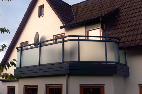 G006-Glas-Aluminium-Balkone-Balkongelaender-Rieb-Balkone-Wartungsfrei-Gelaender-Nie-mehr-Streichen