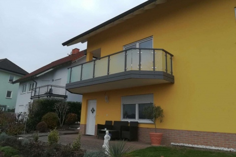 G018-Glas-Aluminium-Balkone-Balkongelaender-Rieb-Balkone-Wartungsfrei-Gelaender-Nie-mehr-Streichen