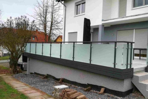 G022-Glas-Aluminium-Balkone-Balkongelaender-Rieb-Balkone-Wartungsfrei-Gelaender-Nie-mehr-Streichen